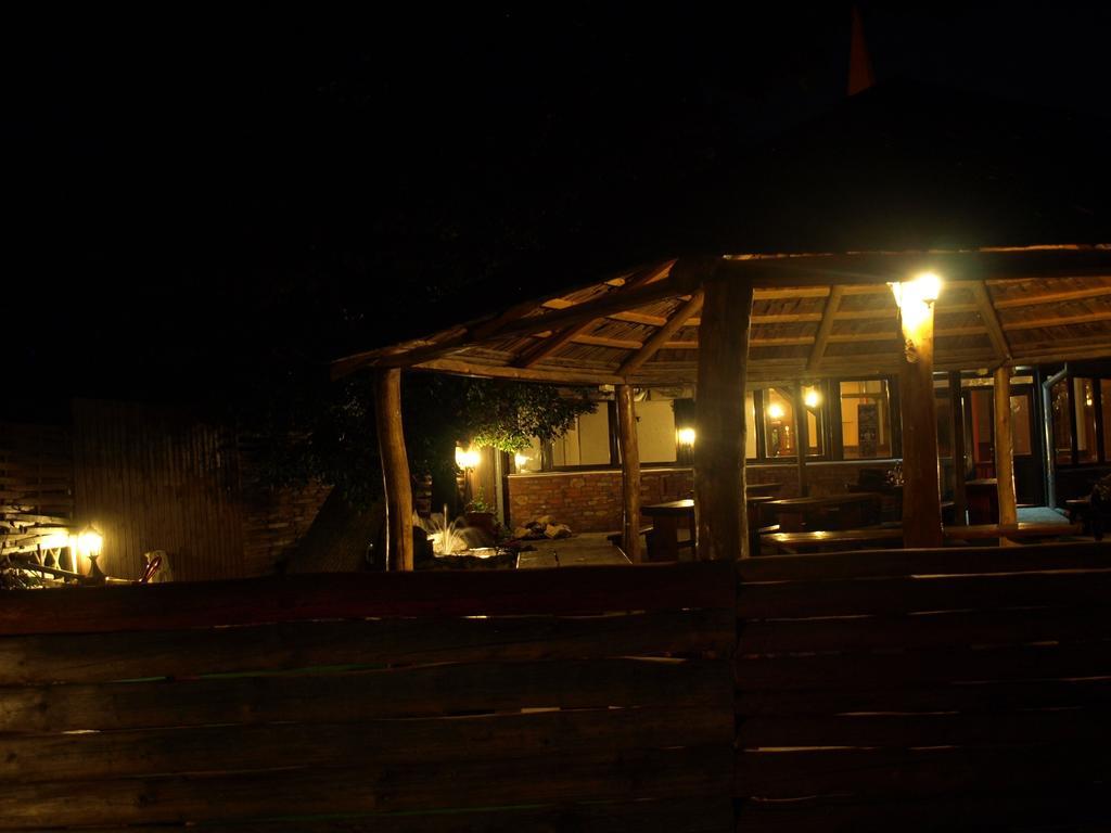 Hôtel Casa Preturii à Tîrgu Lăpuş Extérieur photo
